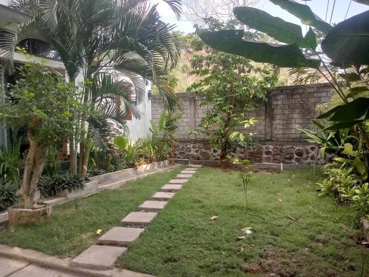 Warm Villas Lombok Kuta  외부 사진
